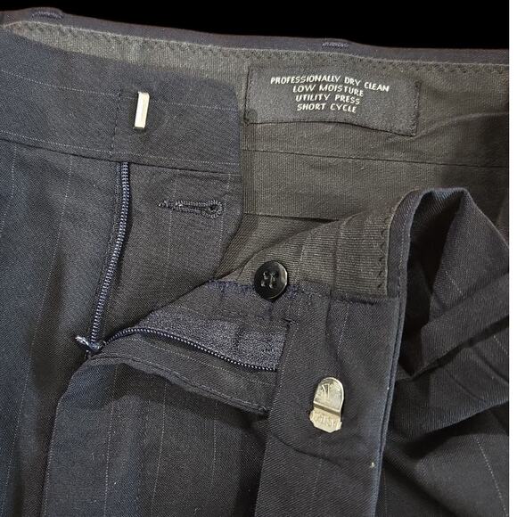 Jos. A. Bank‎ Men’s Dress Pants – Size 38x30, BlackPleated - Picture 4 of 9